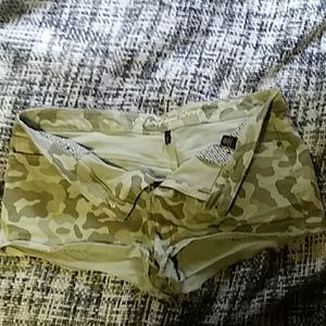 Nwot Victoria secret boyfriend camo shorts